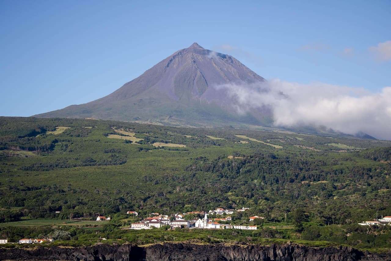 Paisaje natural con volcán, en el chat de General Pico