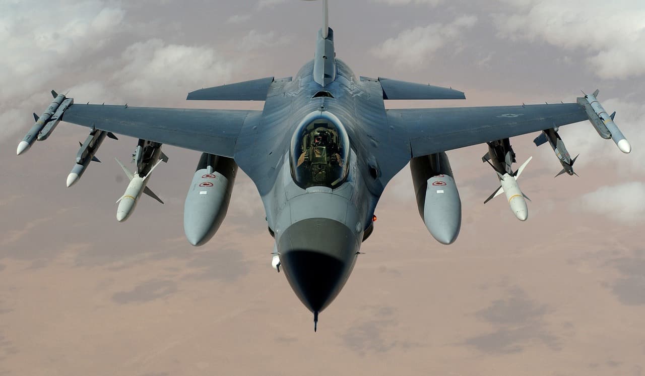 Avión de combate en pleno vuelo, en el chat de Lubbock