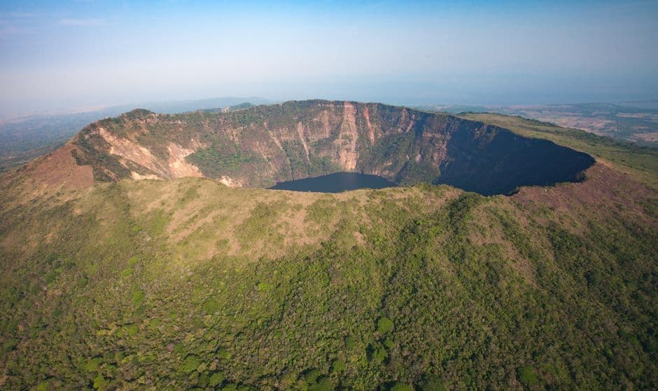 Vista aérea de una caldera volcánica, en la sala de chat de Chinandega