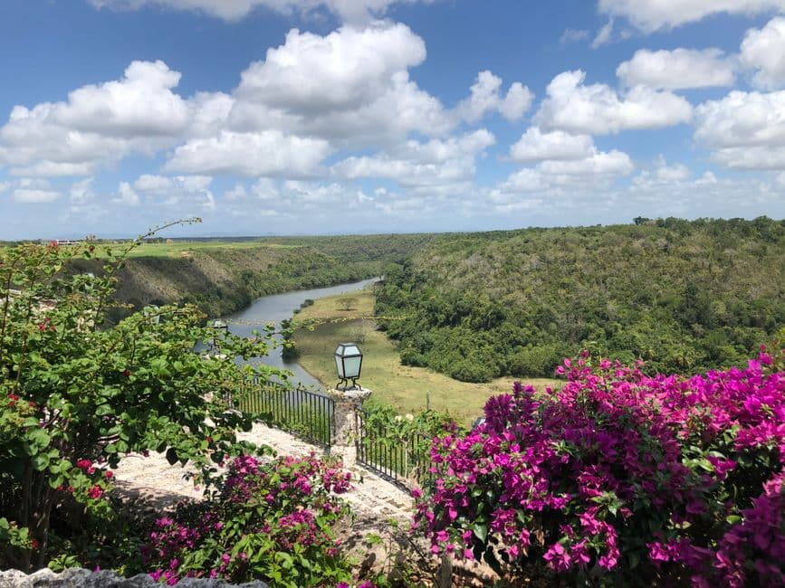 Vista panorámica de un valle, en la sala de chat de La Romana