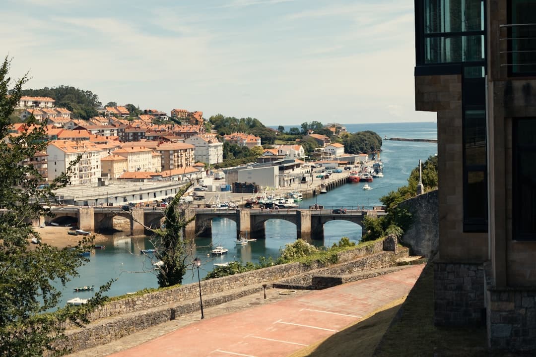 Vista de San Vicente de la Barquera, España