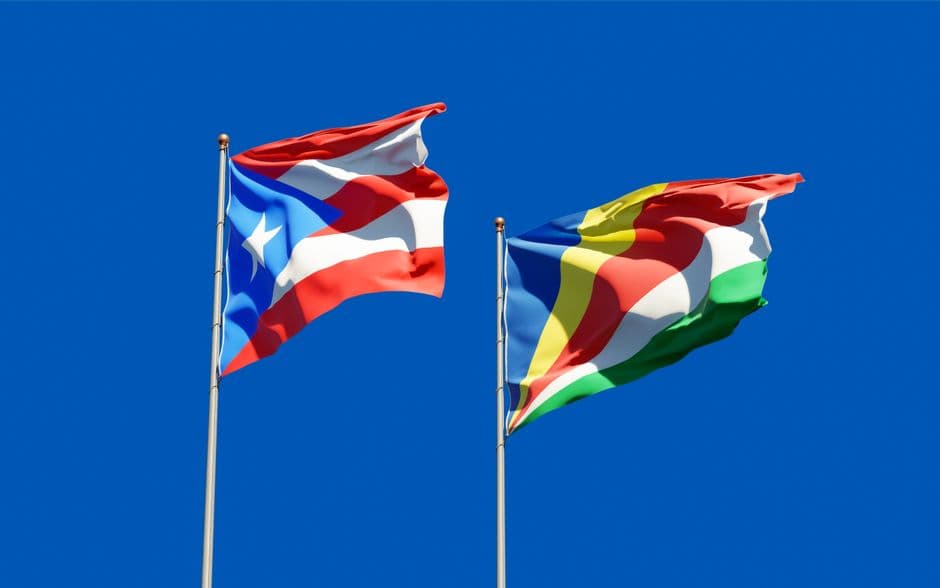 Banderas de diferentes países, en la sala de chat de Mayagüez