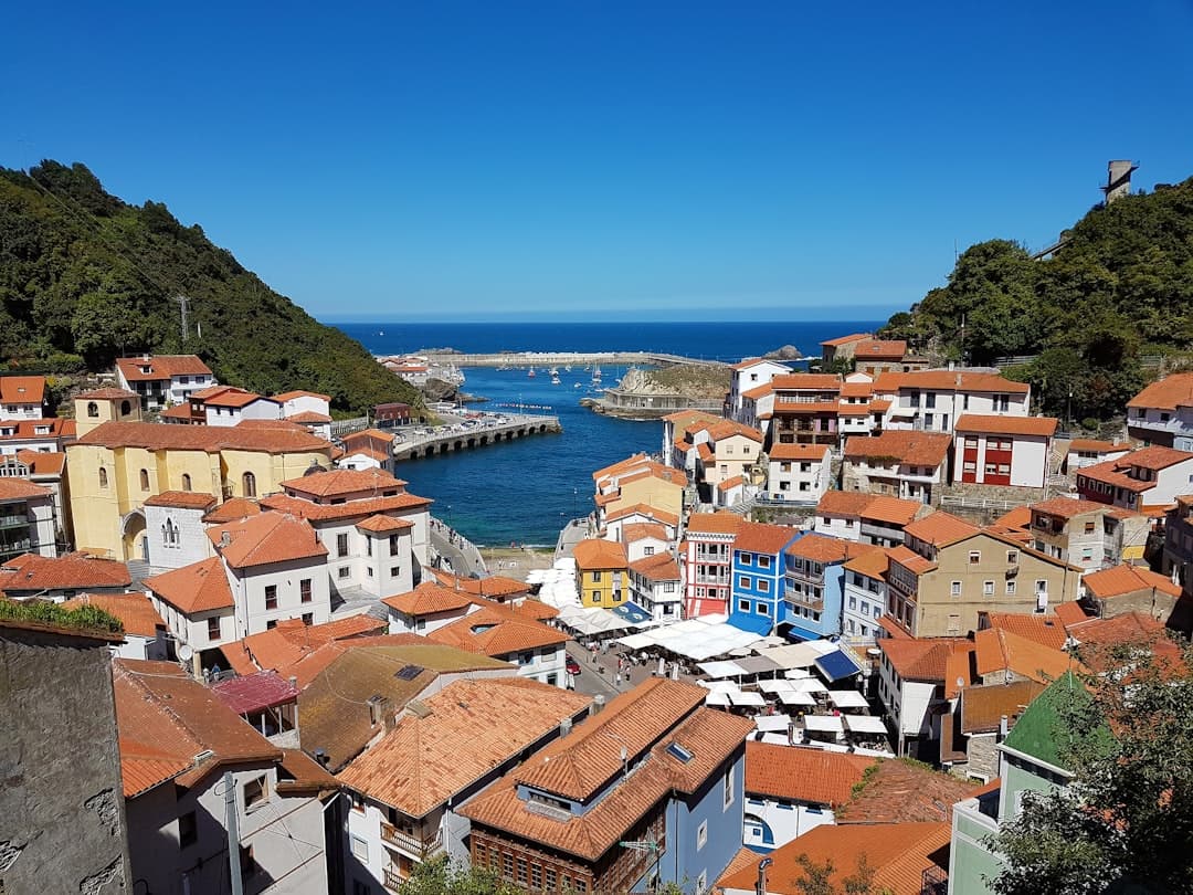 Vista de Cudillero, España