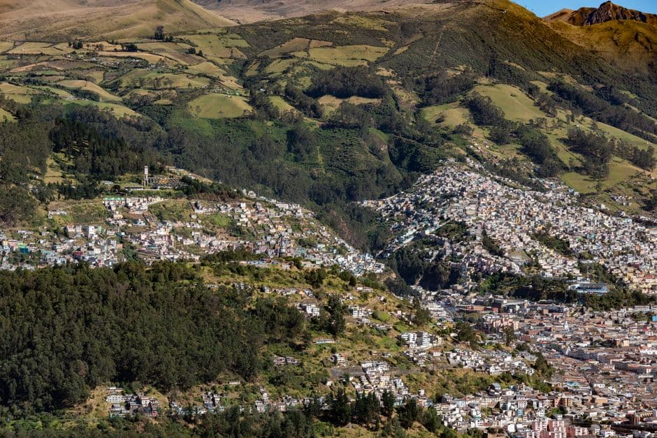 Pueblo en una colina en Ambato, en la sala de chat de Ambato