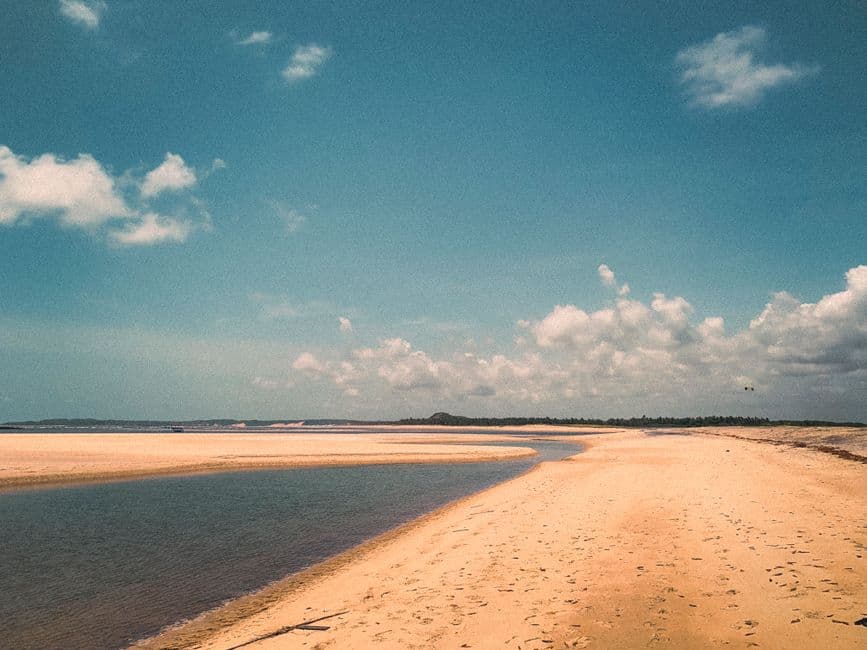 Vista de una playa en verano, en el chat de Parnamirim