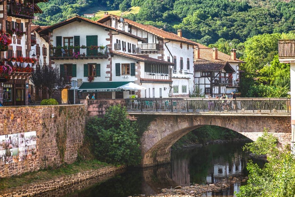 Río que atraviesa una ciudad, en la sala de chat de Navarra