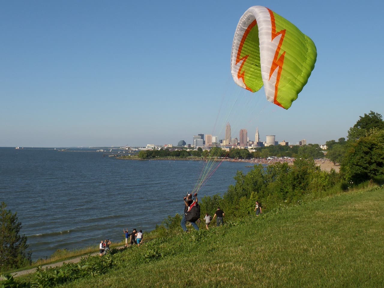 Áreas verdes del parque Lakewood en Ohio, en la sala de chat de Lakewood