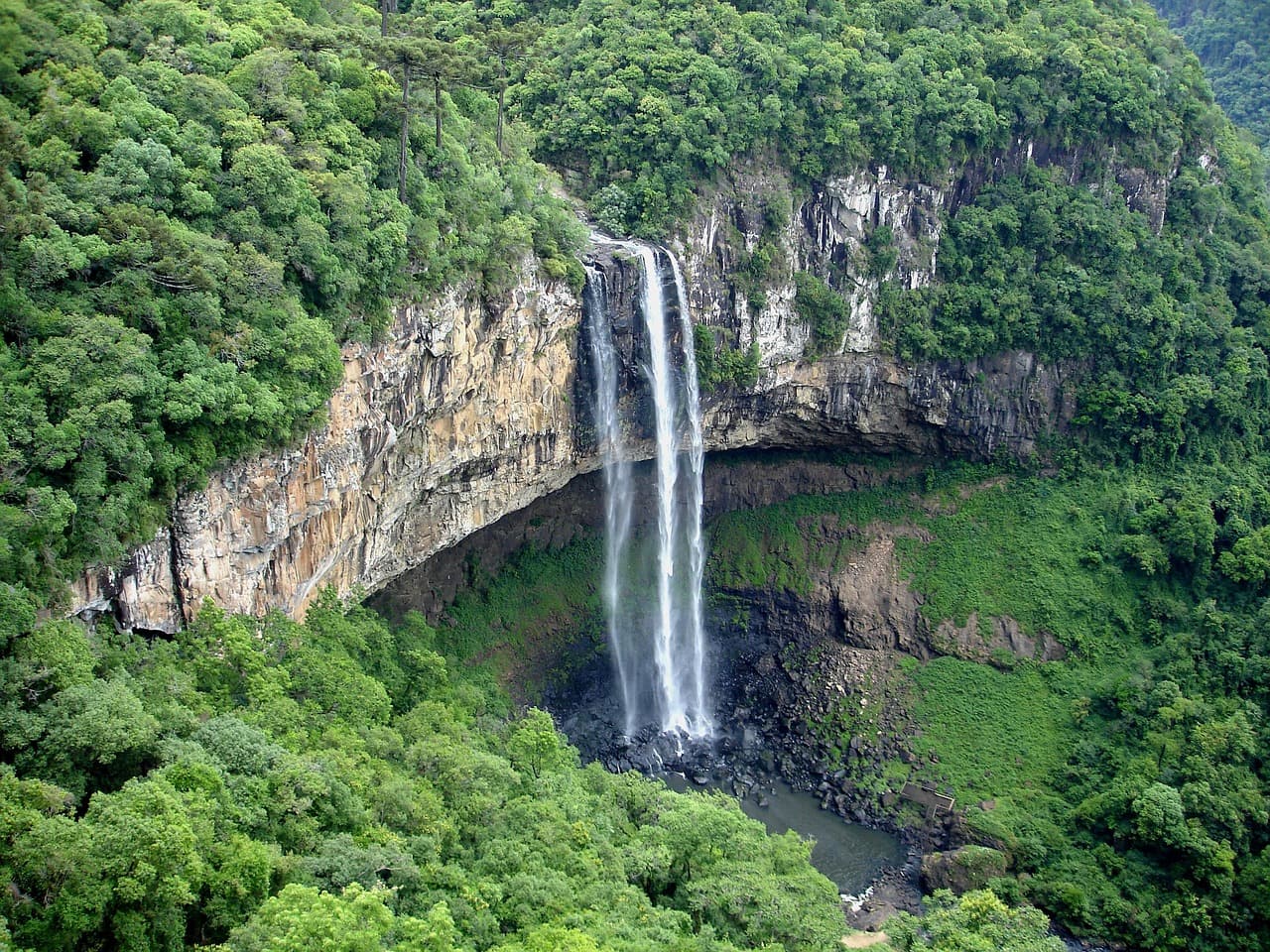 Cascada en plena naturaleza, en el chat de São Caetano do Sul