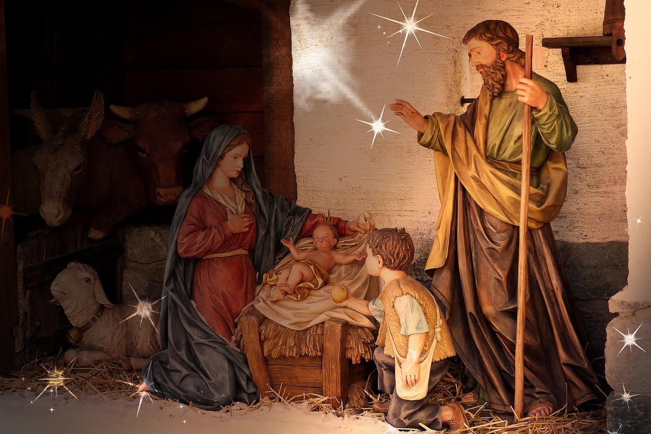 Niño Jesús en un pesebre de madera con mantas, en el chat de Jesús María