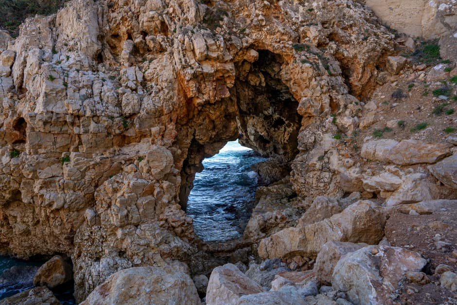 Arco rocoso sobre el mar, en la sala de chat de Cuevas de San Marcos