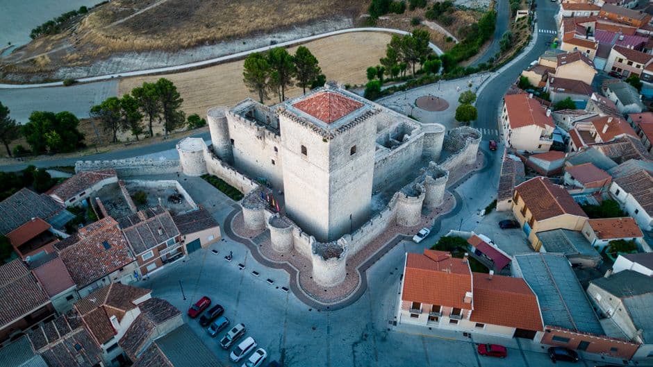 Castillo de Portillo visto desde el aire, en la sala de chat de Palencia