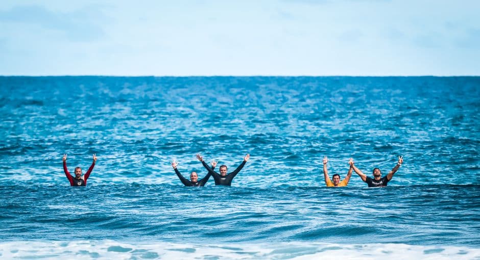 Cinco personas en medio del mar, en el chat de Santana de Parnaíba