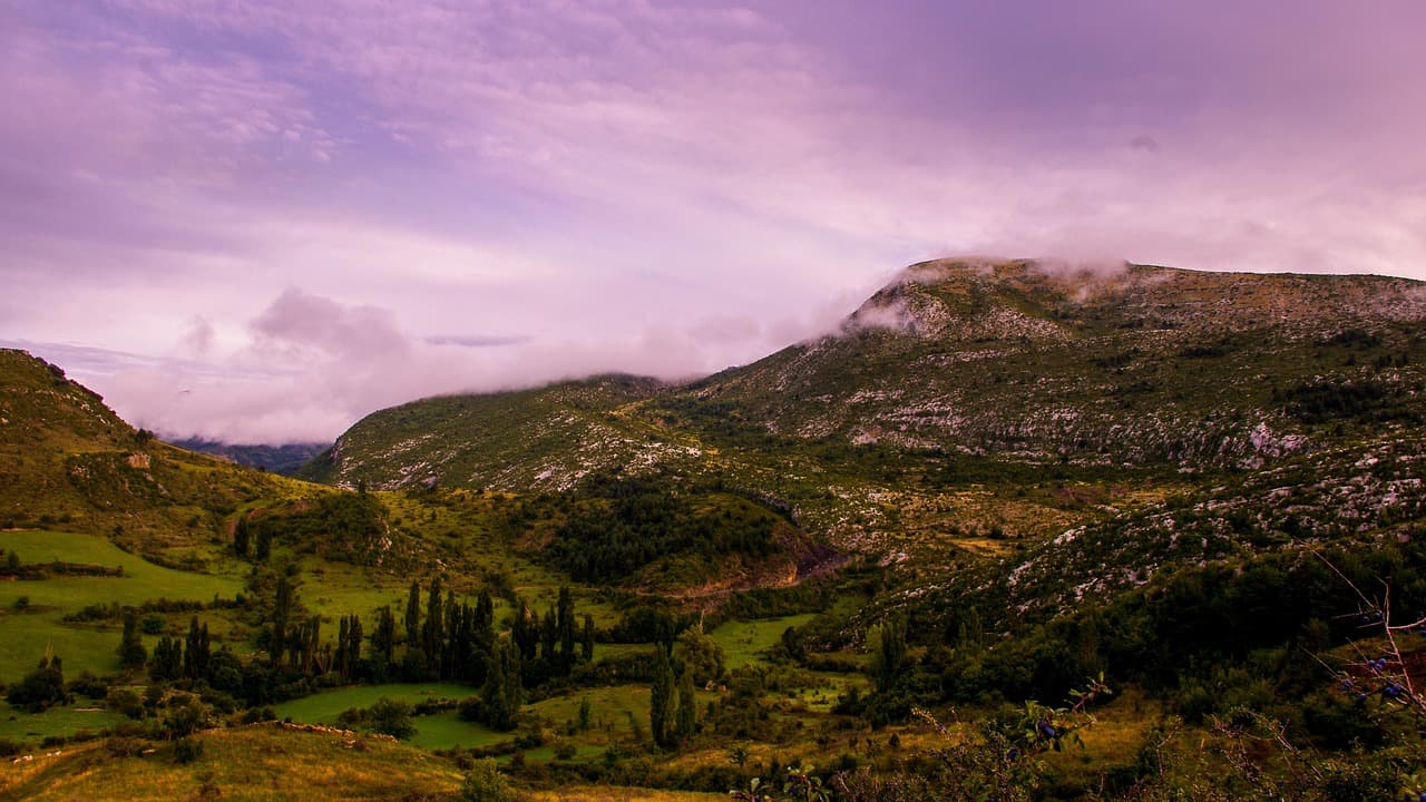 Montaña en un paisaje de la provincia de Lleida, en el chat de Artesa de Segre
