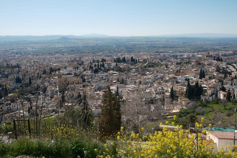 Vista aérea del paisaje verde de Granada, en la sala de chat de Moclín