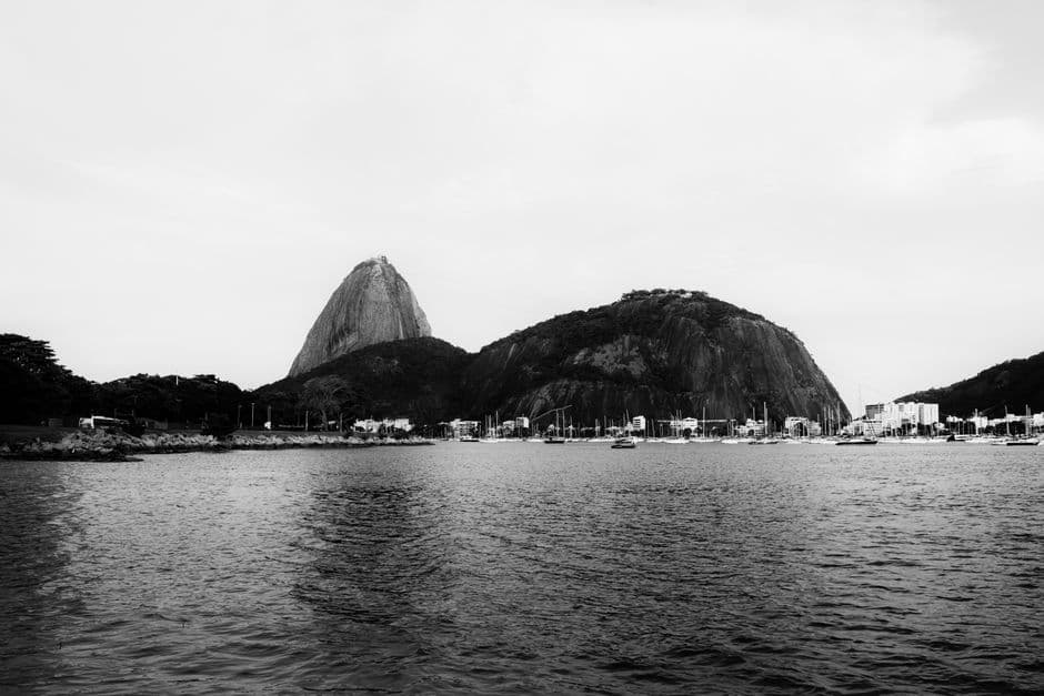 Vista de una montaña en Río de Janeiro, en el chat de Nilópolis