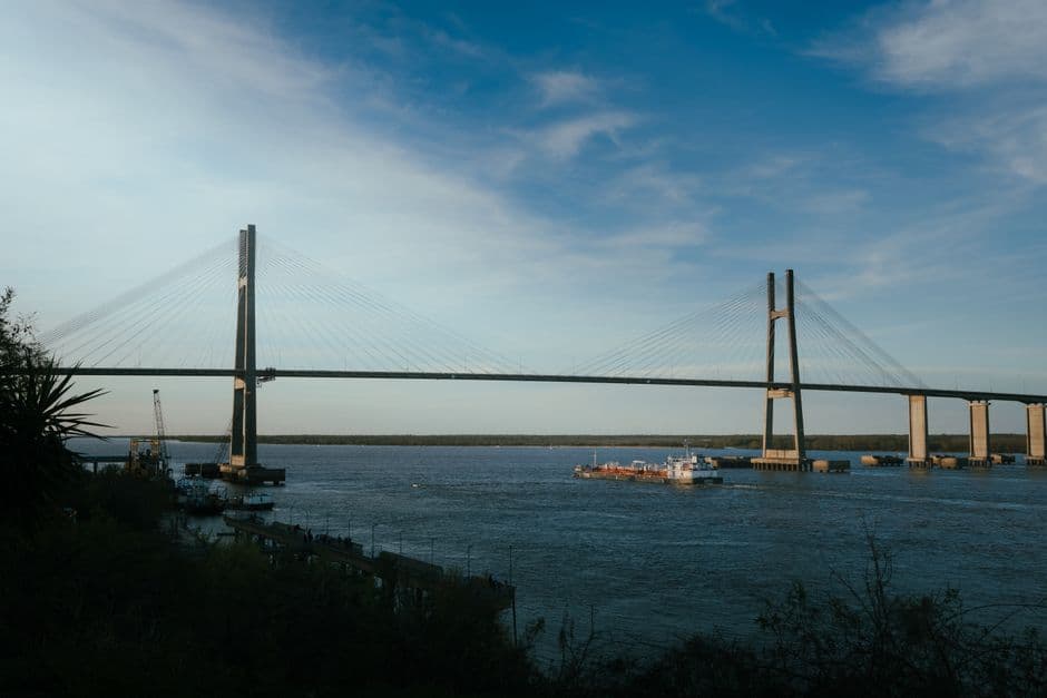 Puente Victoria sobre Paraná al atardecer, en la sala de chat de Rosario de la Frontera