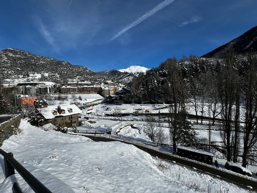 Paisaje invernal nevado en La Massana, en la sala de chat de La Massana