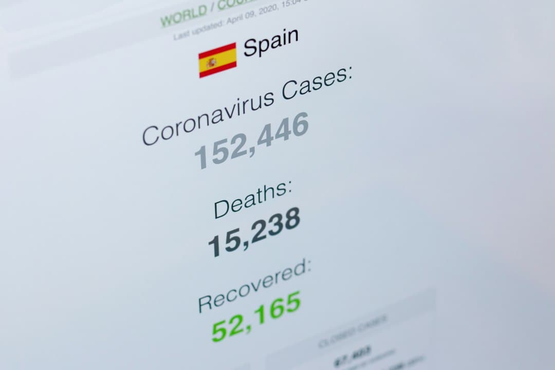 Captura de pantalla de web con texto español, en la sala de chat de O Corgo