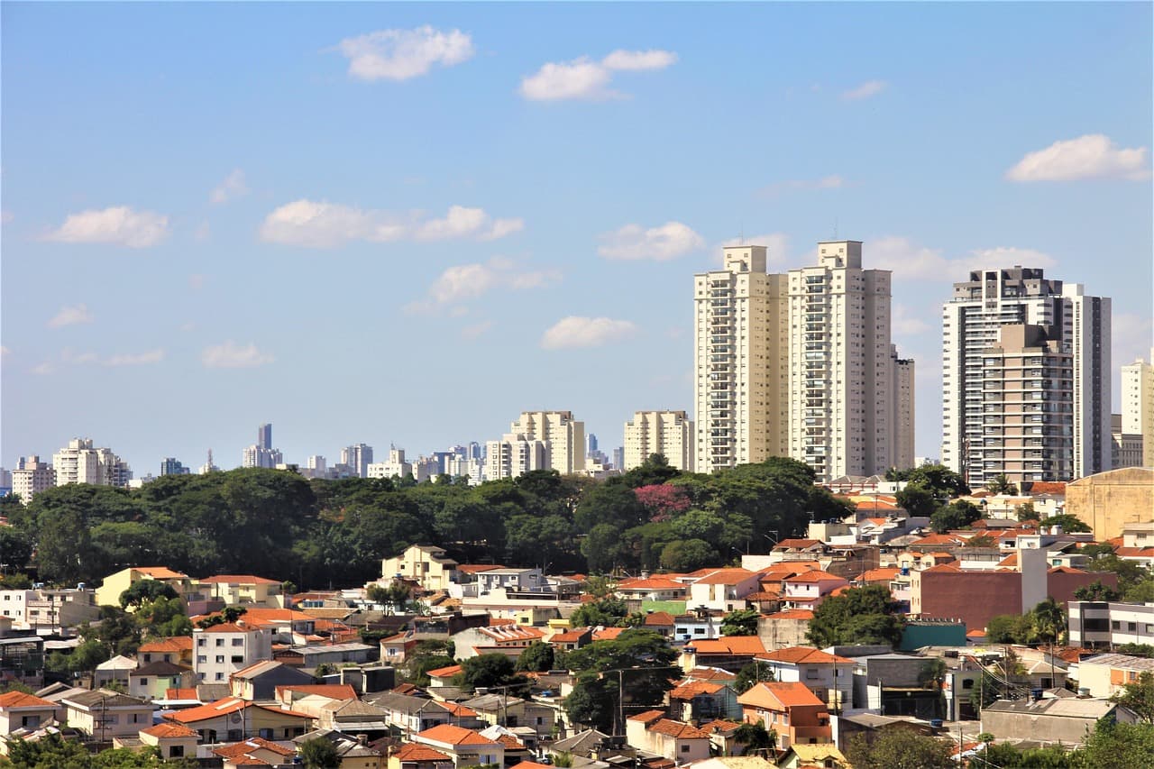 Cielo sobre una zona urbana de São Paulo, Brasil, en el chat de Jaú
