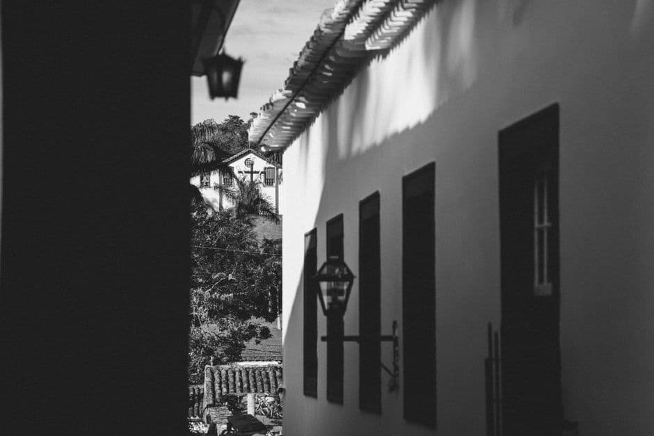 Un edificio en una población, en el chat de Simões Filho