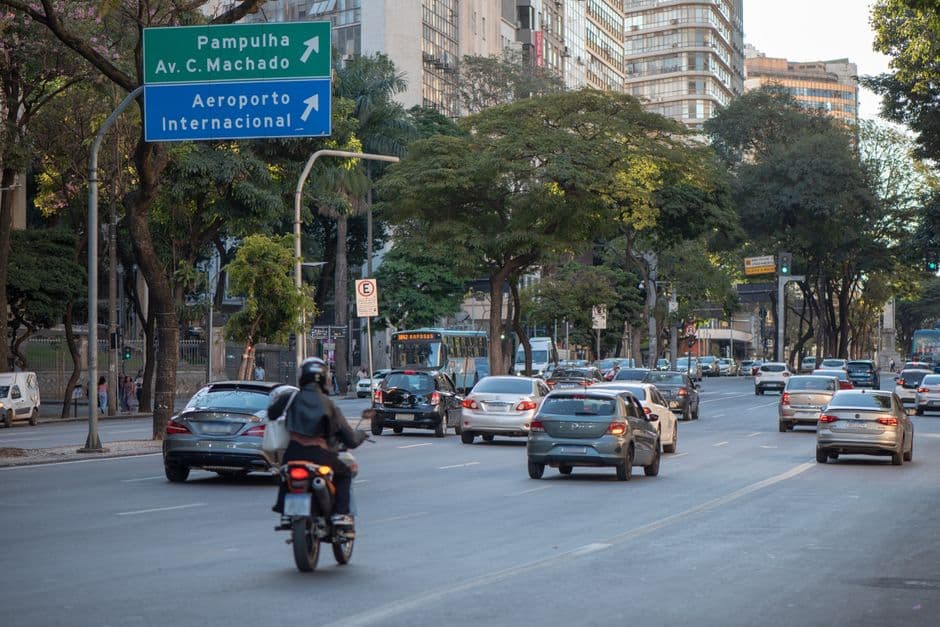 Escena de tráfico urbano en una avenida, en el chat de Paulo Afonso
