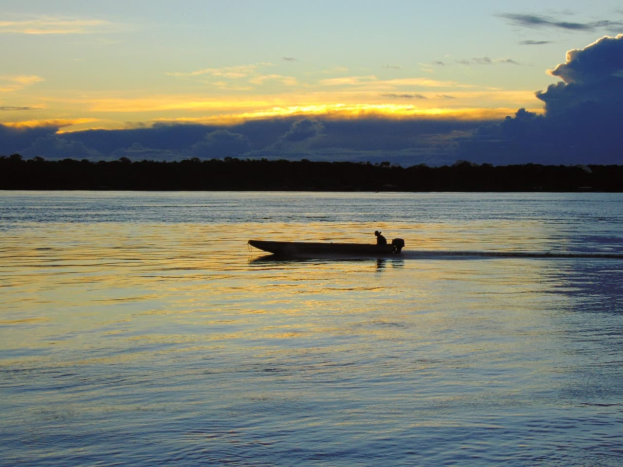Atardecer de verano junto a un río en Brasil, en el chat de Ariquemes