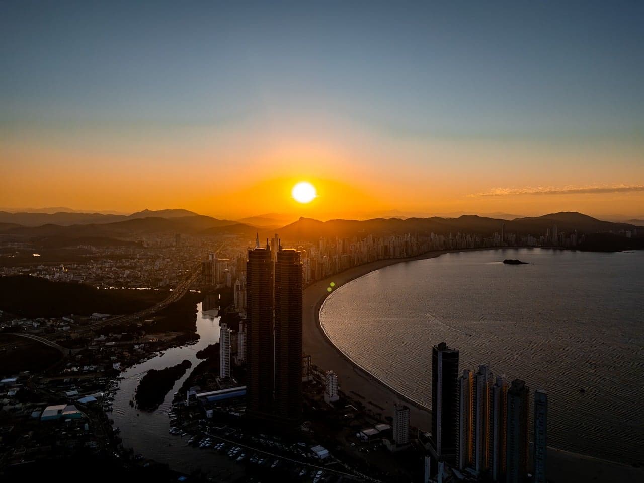 Atardecer en la playa, en el chat de Coronel Fabriciano