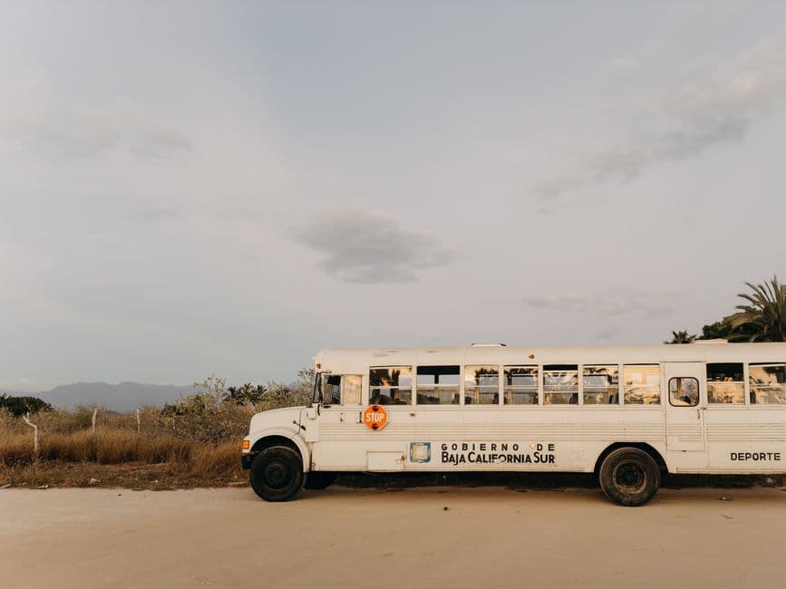 Autobús en un camino de Baja California Sur, en la sala de chat de Baja California Sur