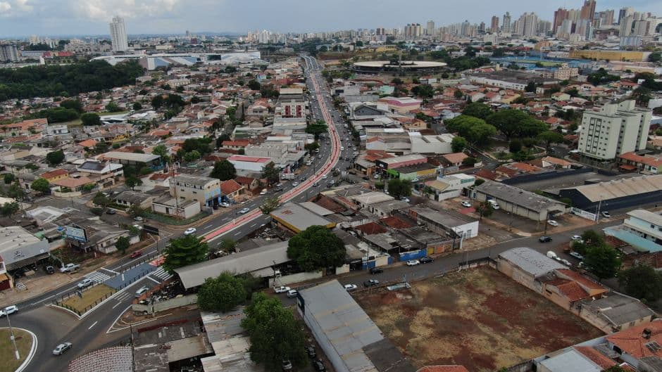 Vista aérea de edificios y calles entrelazadas, en el chat de Vila Prudente
