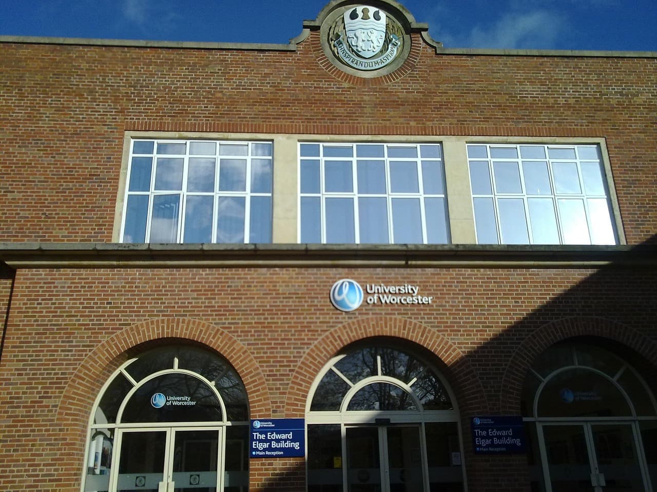 Fachada de un edificio, en el chat de Worcester