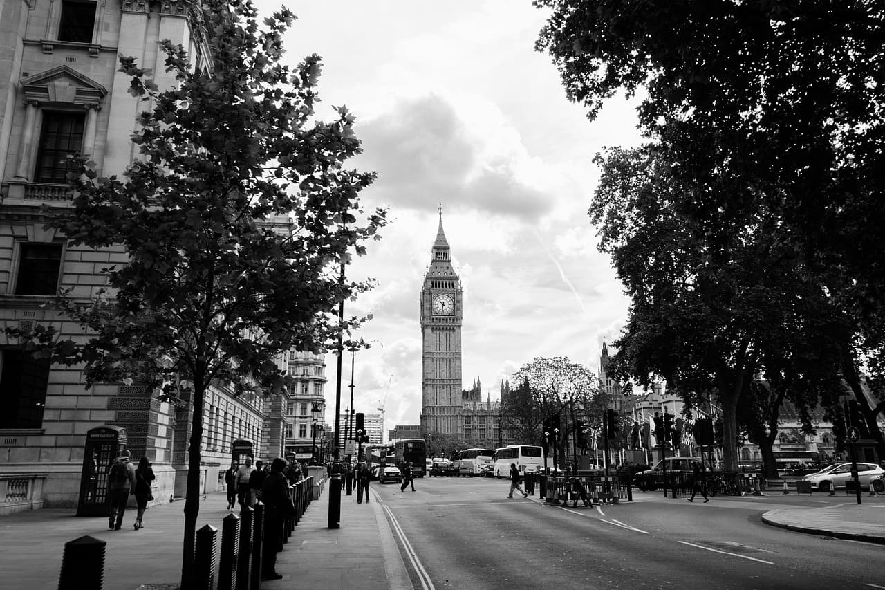 Torre con reloj, en el chat de Elizabeth