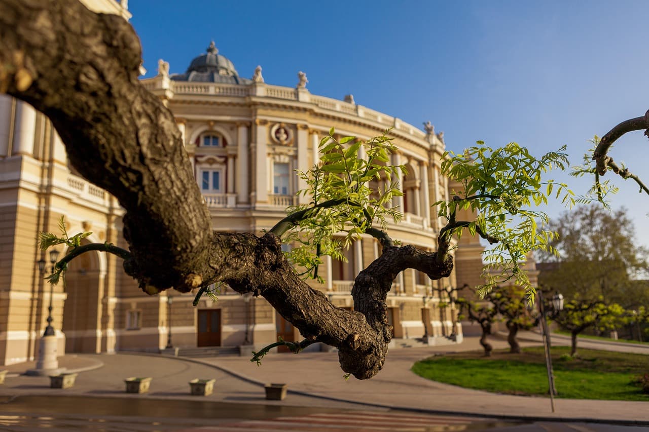 Fachada exterior del teatro de ópera, en la sala de chat de Odessa
