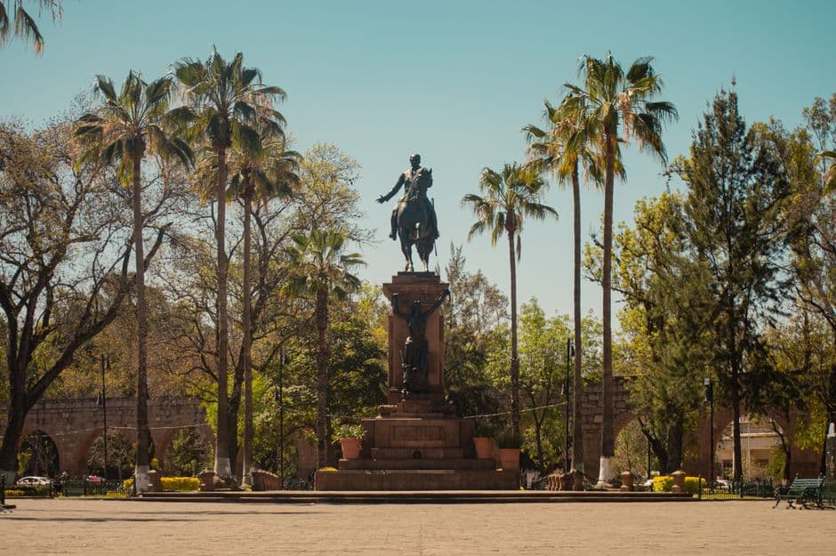 Monumento a Morelos en Morelia, en la sala de chat de Morelos