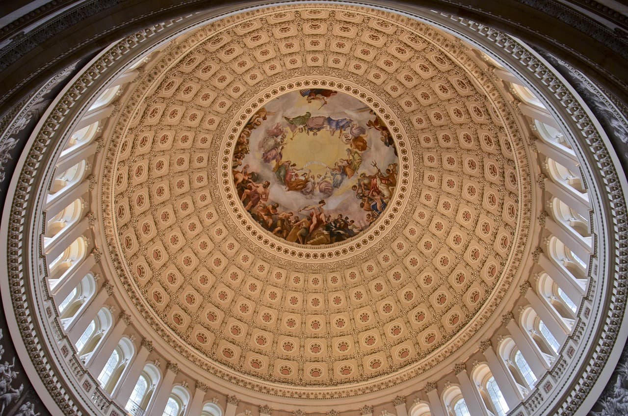 Cúpula de un edificio de gobierno, en el chat de Columbia