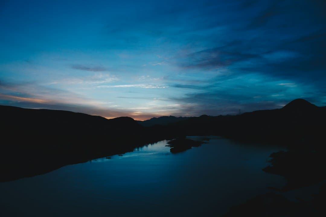Paisaje con una lámina de agua en calma, en el chat de Mulegé