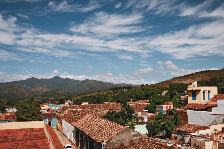 Casas de un pueblo entre montañas, en el chat de San Miguel del Padrón