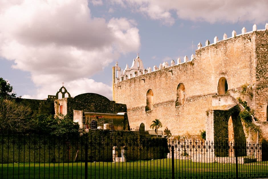 Convento histórico en Izamal, en la sala de chat de Yucatán