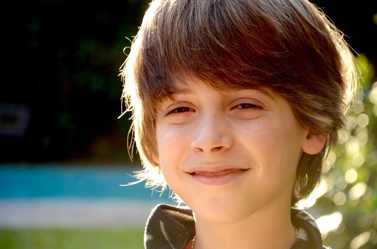 Retrato de gente feliz con un niño, en el chat de Rubio