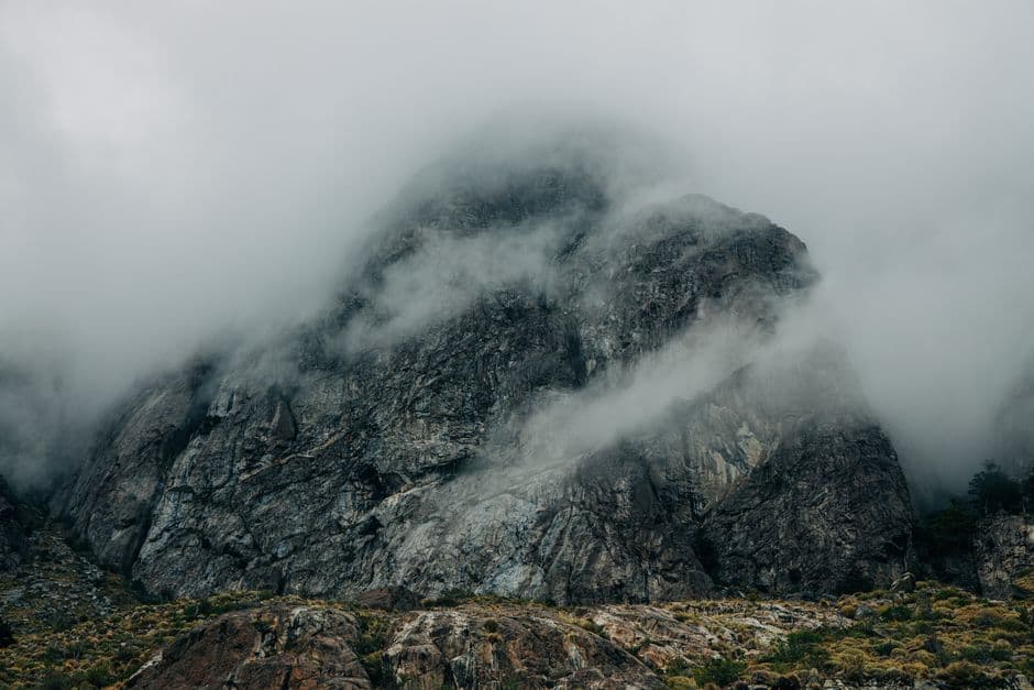 Niebla entre las montañas, en el chat de Lo Barnechea