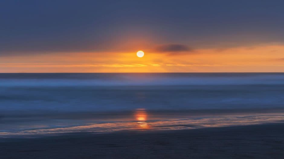 Atardecer sereno sobre una playa, en el chat de Chilca