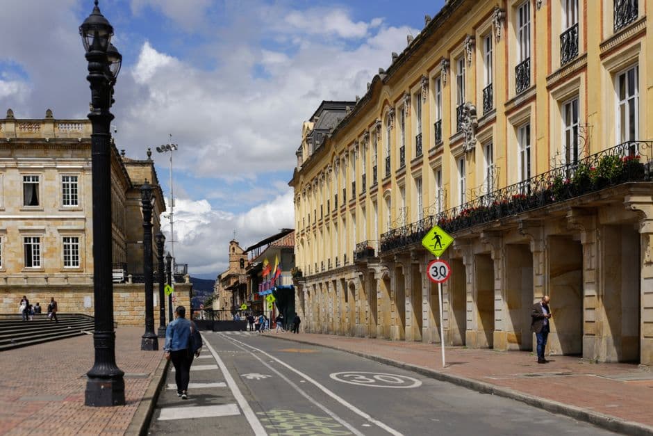 Calle de una ciudad de Colombia, en el chat de Caucasia