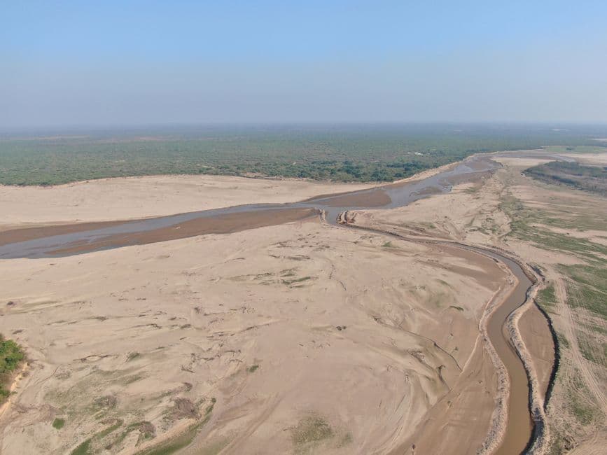 Vista con dron de una playa, en el chat de Minga Guazú