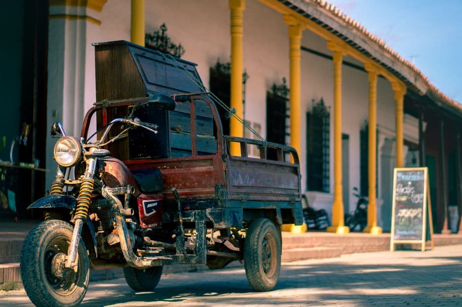 Motocicleta con remolque, en el chat de Santa Cruz de Yojoa
