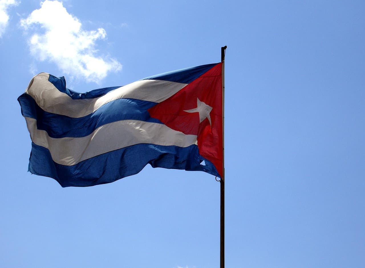 Bandera ondeando al viento, en el chat de Gibara