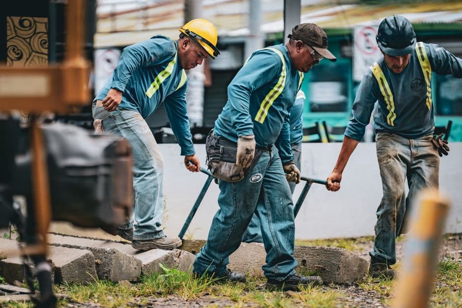 Trabajadores en acción en una ciudad, en la sala de chat de Desamparados