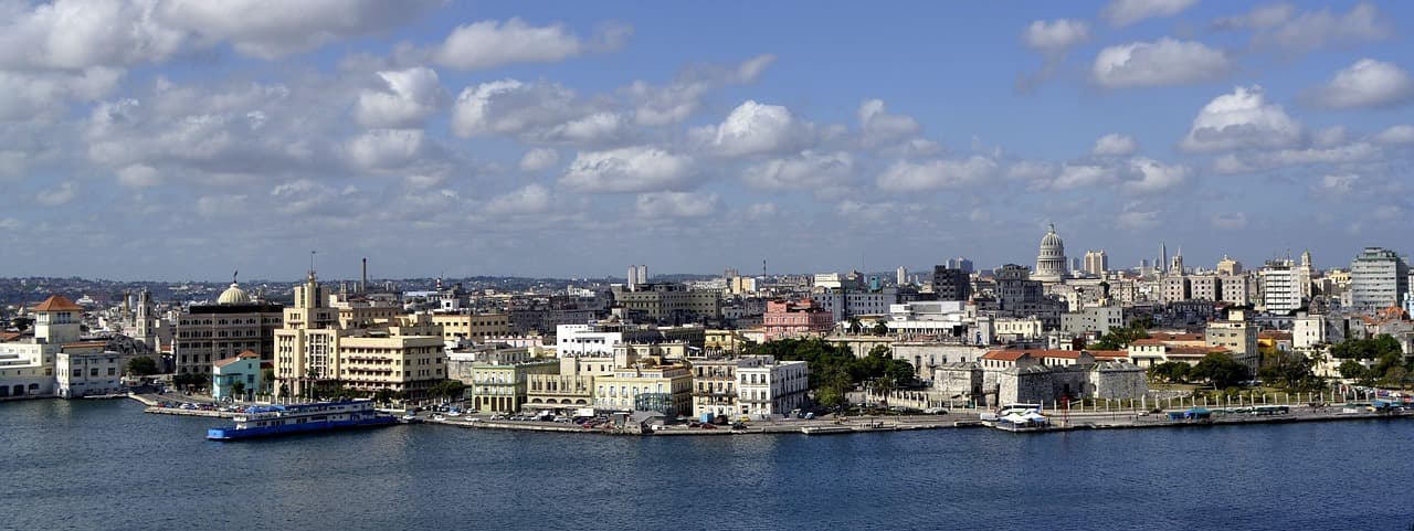 Escena urbana en Cuba, en el chat de Güines