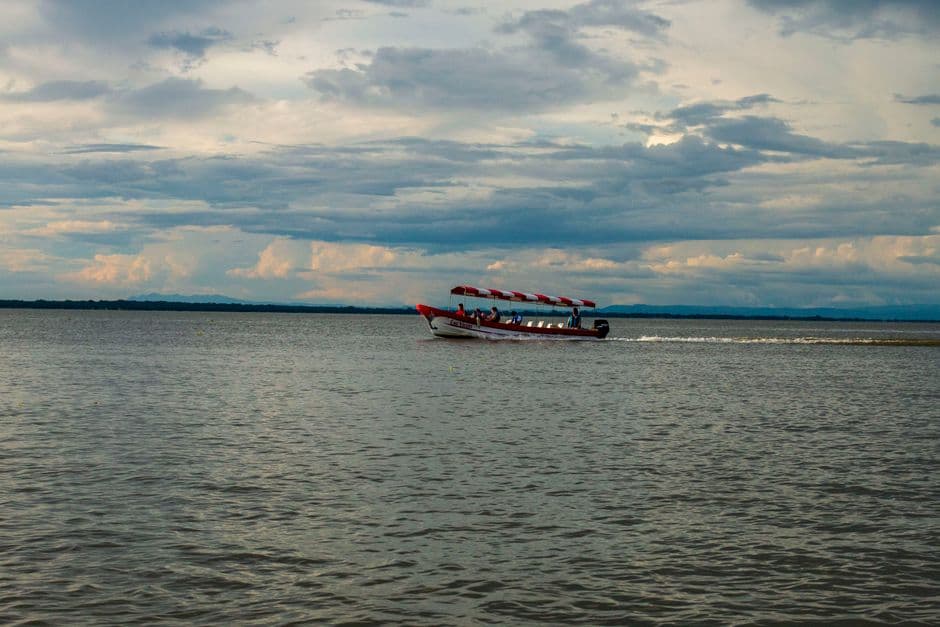 Barco navegando por el mar, en el chat de Siuna