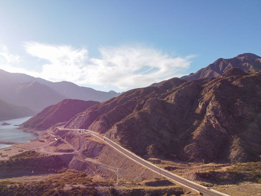 Carretera entre el mar y las montañas, en el chat de Clorinda