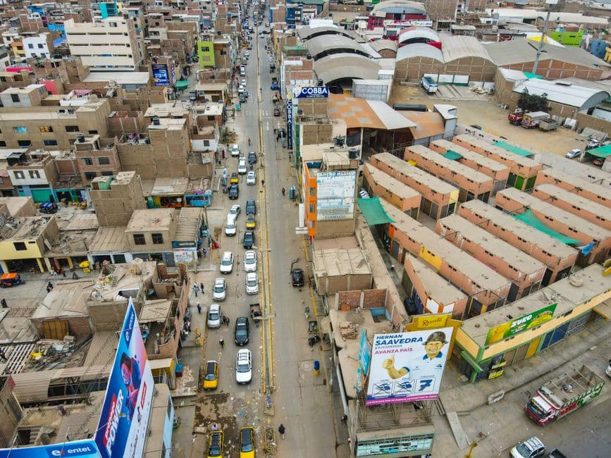 Vista aérea de una calle de la ciudad, en el chat de Barrio de Belén