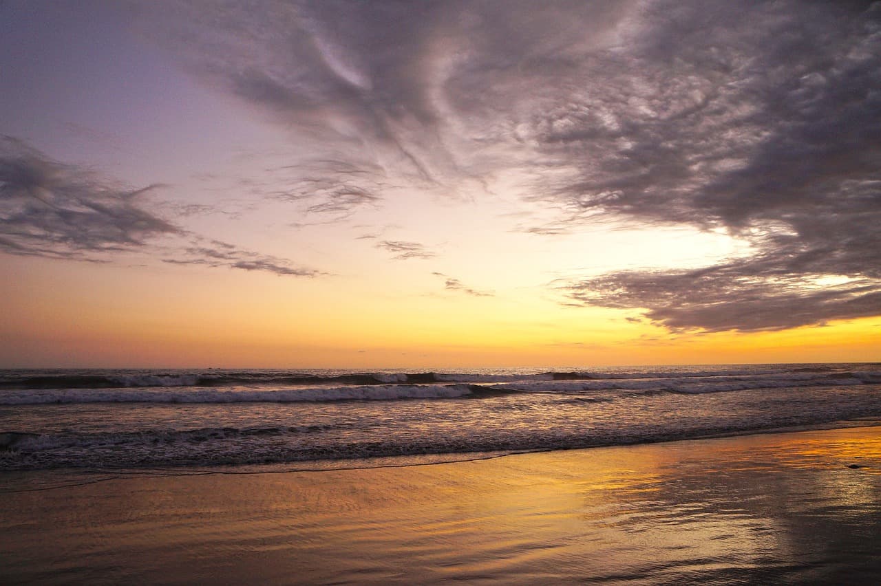 Playa y océano con sensación de libertad, en el chat de Acajutla